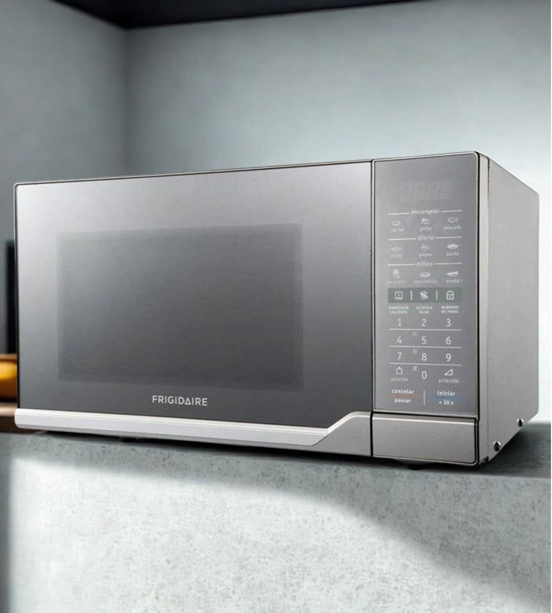 Frigidaire microondas 900W 1.1 ft FMDO30S3GSPG
